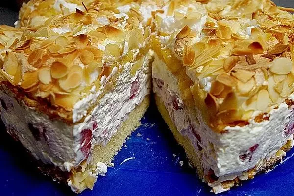 Himmelstorte mit Himbeeren