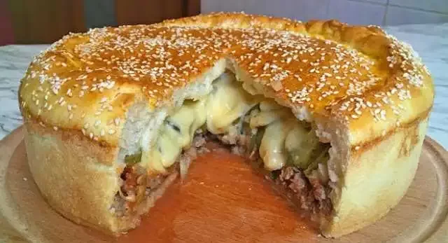 XXL Cheeseburger Kuchen