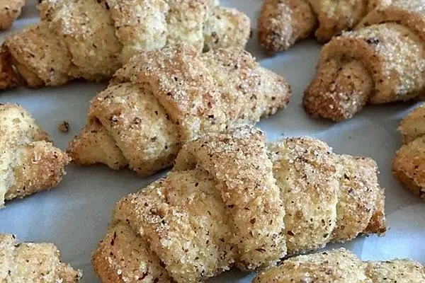 Gerollte Mini-Nusshörnchen Rezept