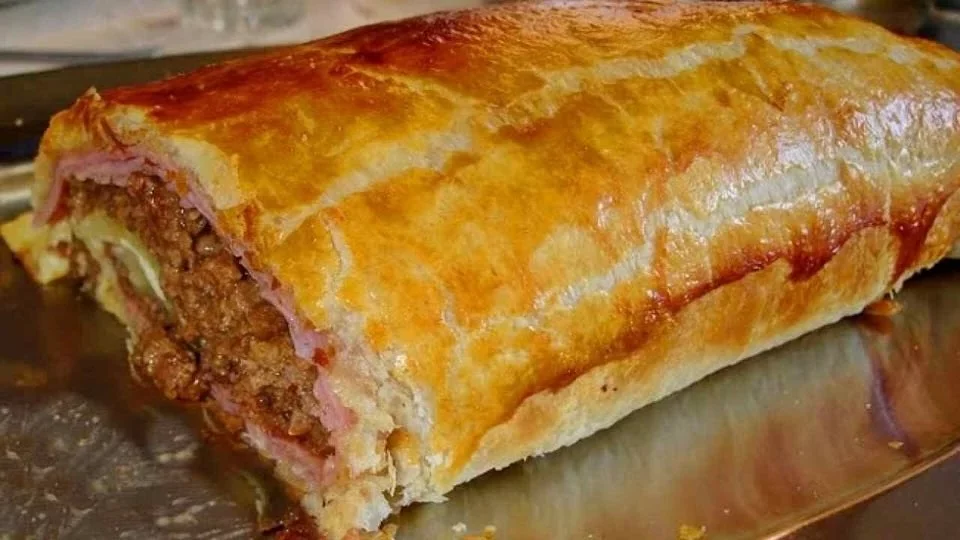 Käse Hackbraten in Blätterteig Rezept