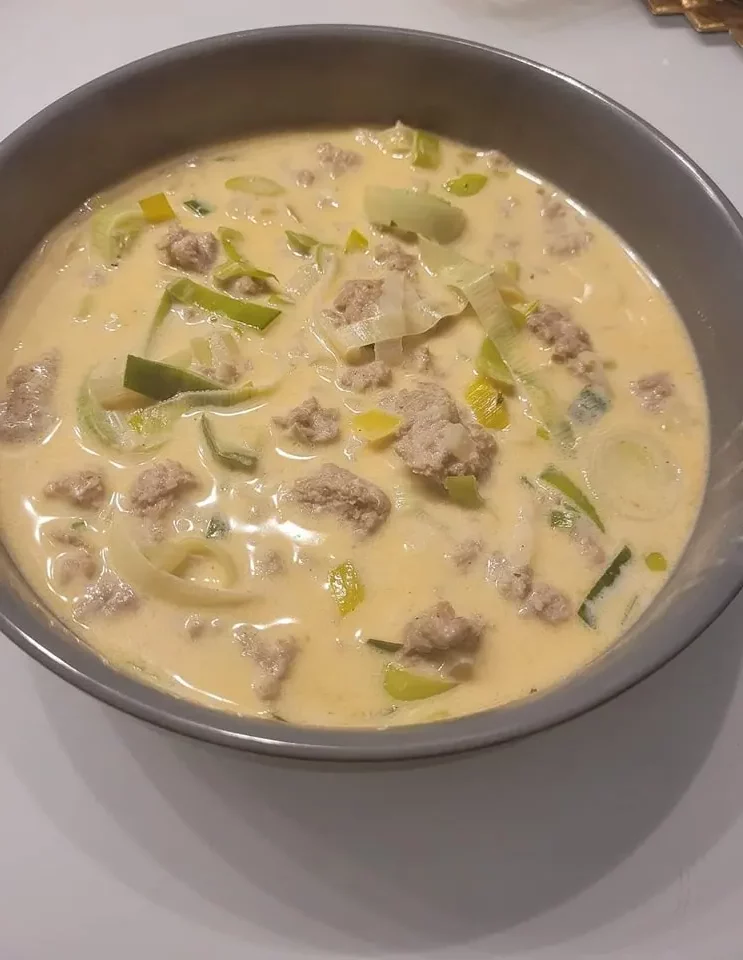 Käse-Lauch-Suppe mit Mett