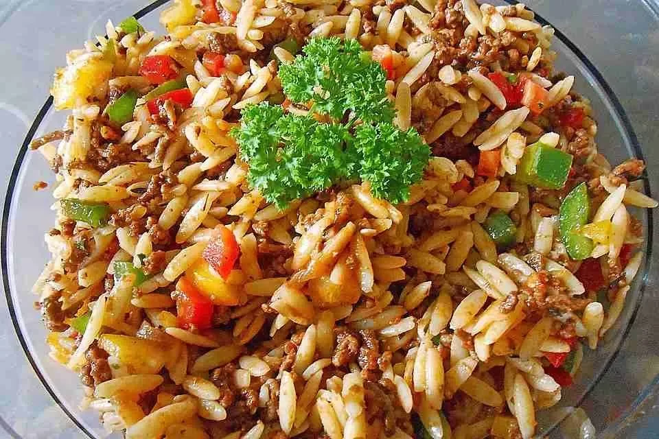 Kritharaki-Salat mit Hackfleisch Rezept