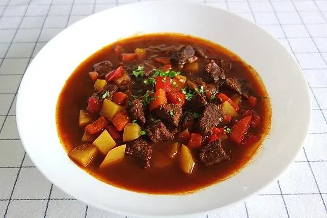 Deftige Gulaschsuppe Rezept