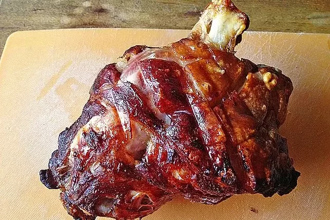 Knusprig gebratene Schweinshaxen Rezept