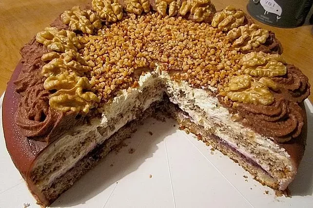 Walnusstorte mit Vanillesahne Rezept