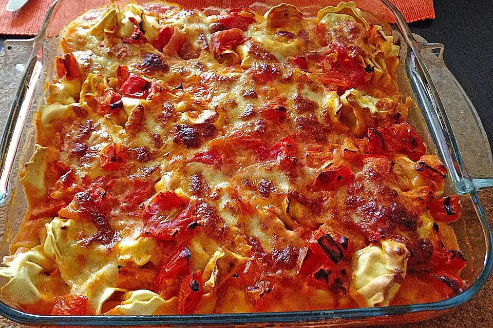 Tortelliniauflauf mit Tomate und Mozzarella