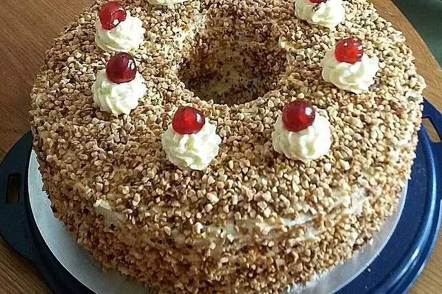 Frankfurter Kranz aus Biskuit- oder Rührteig
